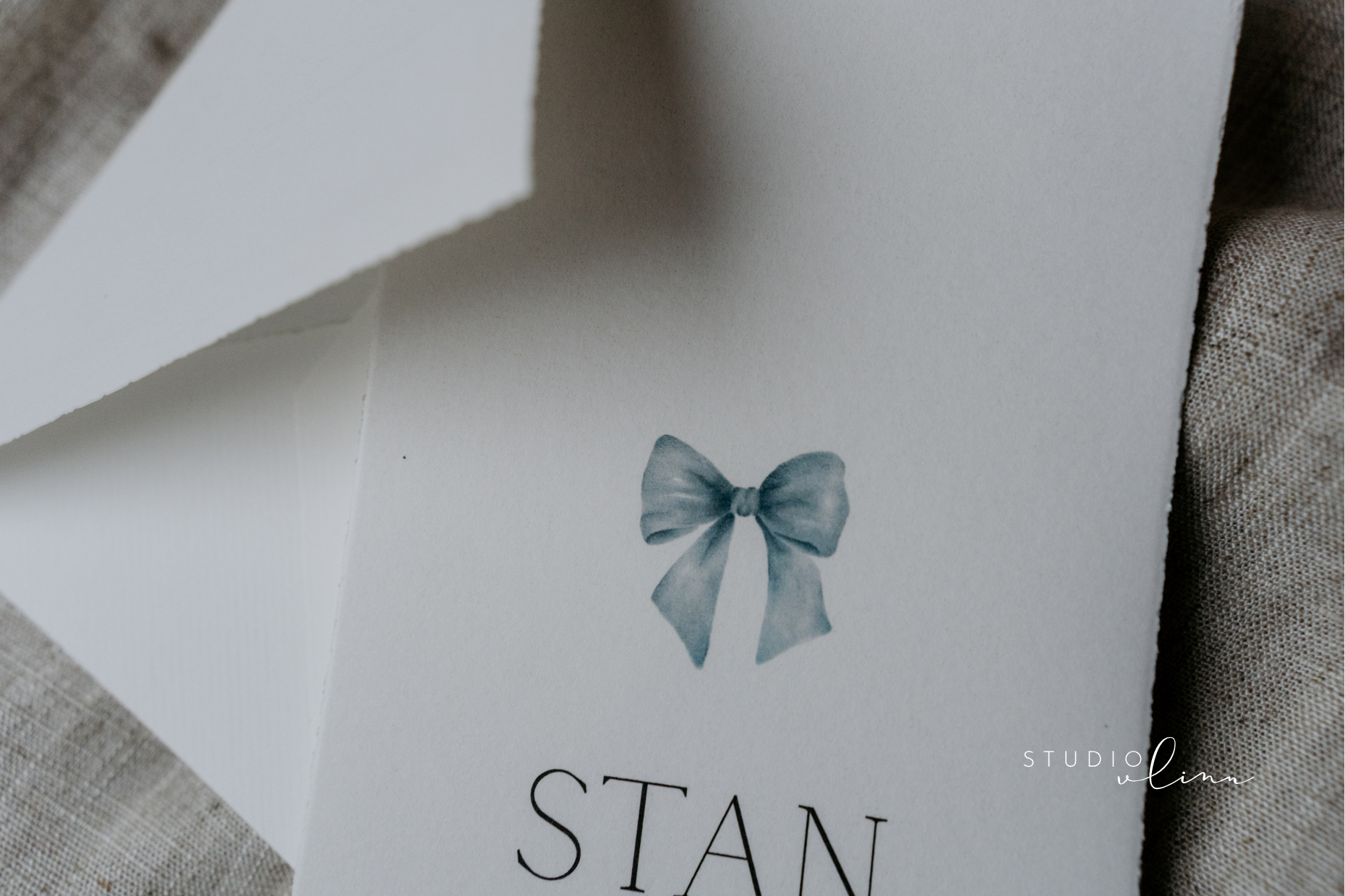 Geboortekaartje Oud Hollands geschept papier met strikje – Stan