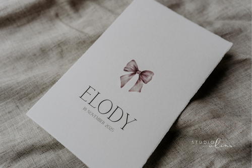 Geboortekaartje Oud Hollands geschept papier met strikje – Elody