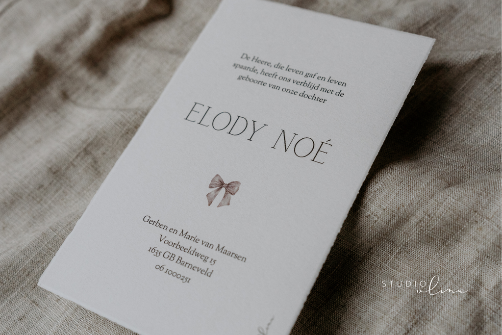 Geboortekaartje Oud Hollands geschept papier met strikje – Elody