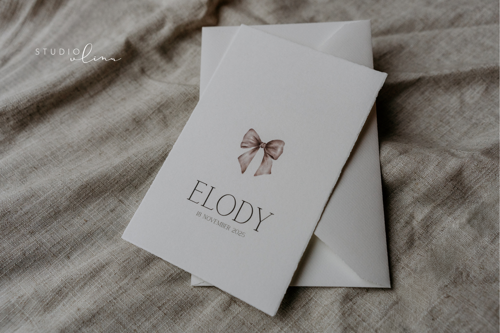 Geboortekaartje Oud Hollands geschept papier met strikje – Elody