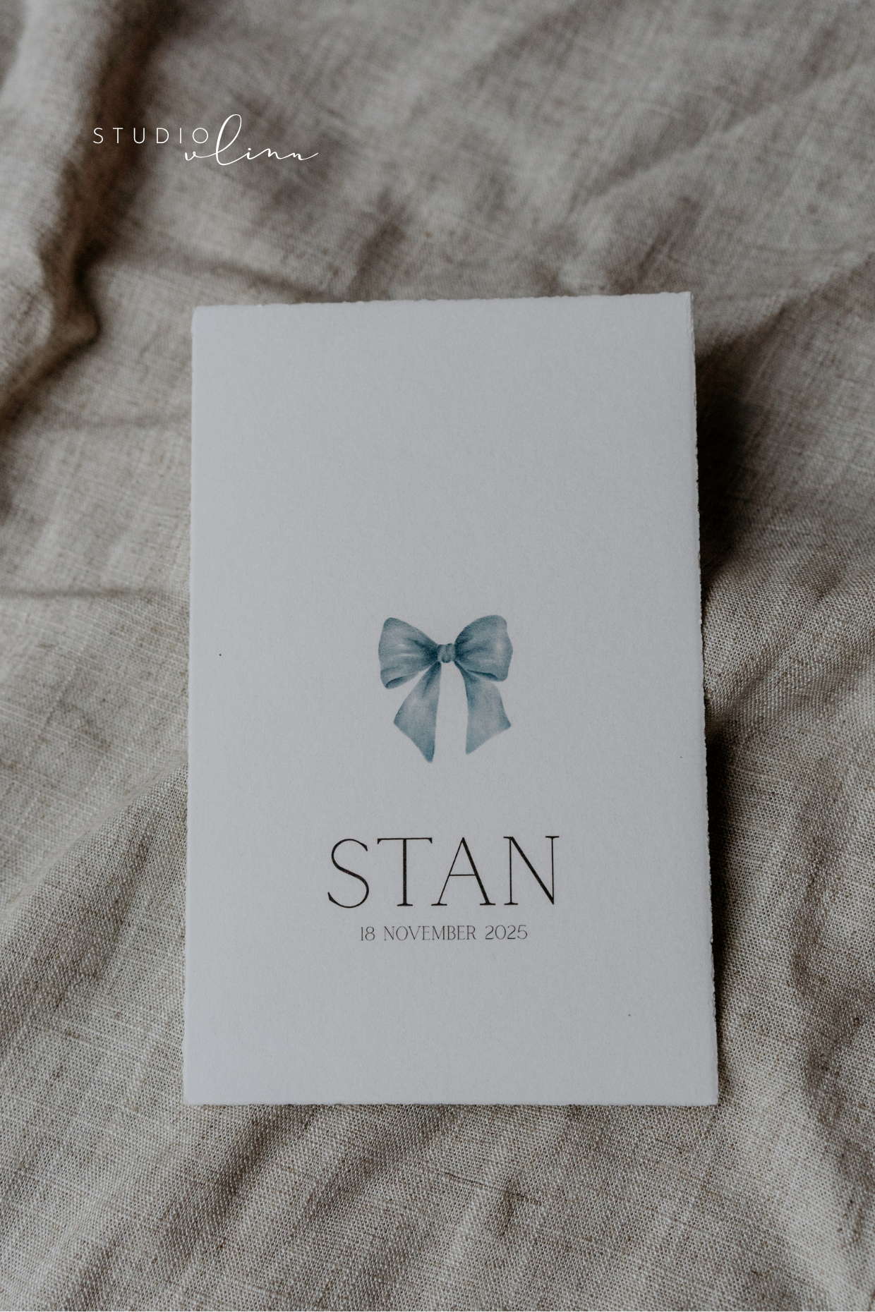 Geboortekaartje Oud Hollands geschept papier met strikje – Stan